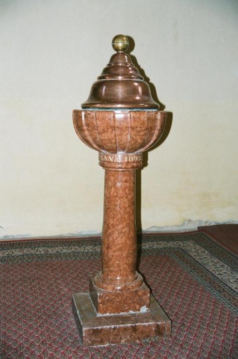 Bakonyszombathely, keresztelőmedence